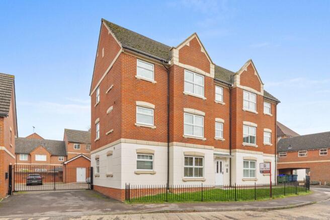 1 bed property, in Juniper Drive, £185,000