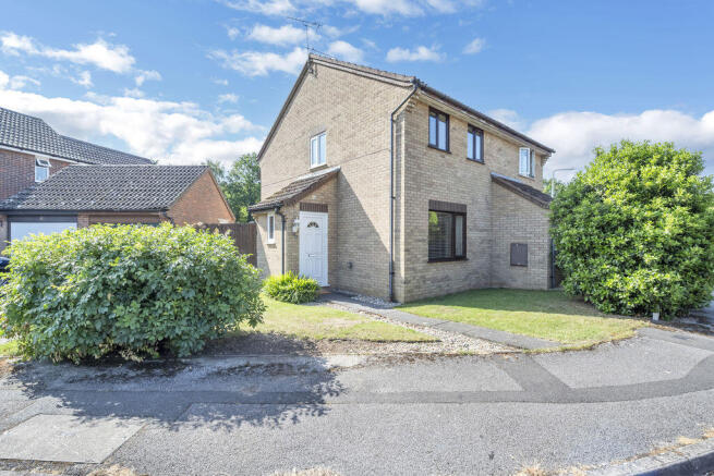 2 bed property, in Heldhaw Road, £250,000