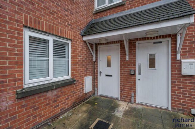 1 bed property, in Whitney Street, £100,000