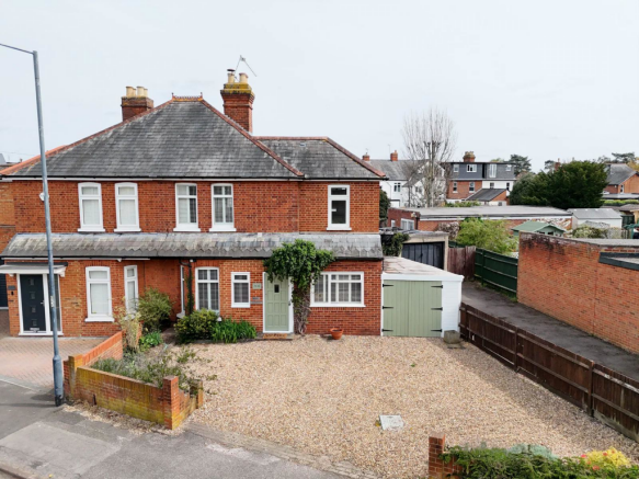 4 bed property, in Courthouse Road, £700,000