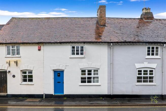 2 bed property, in Church Row, £190,000