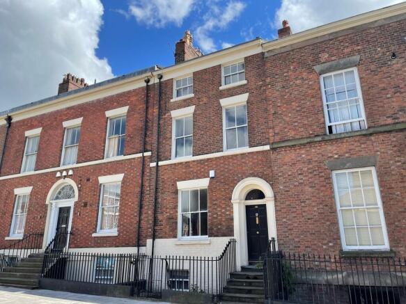 6 bed property, in Upper Parliament Street, £530,000