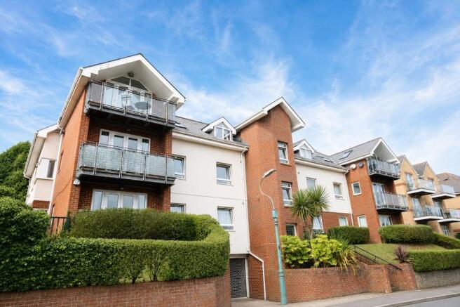 2 bed property, in Elmhurst Heights, £300,000
