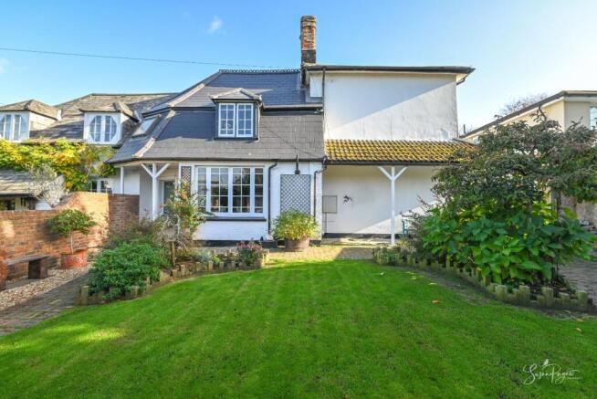 3 bed property, in Shide Road, £425,000