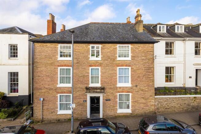 7 bed property, in Fore Street, £1,175,000