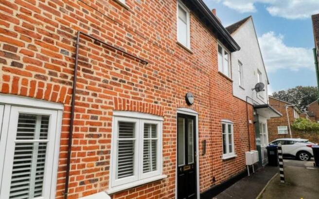 2 bed property, in Park Street, £300,000
