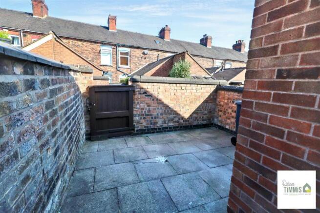 2 bed property, in Acton Street, £95,000