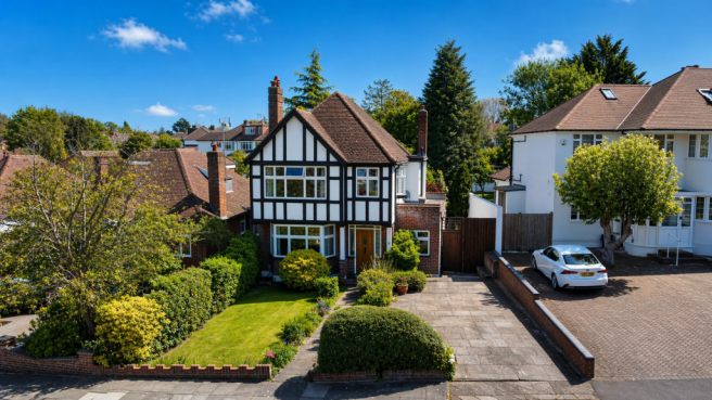 3 bed property, in The Glen, £1,150,000