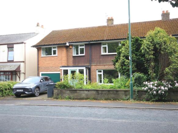 4 bed property, in Liverpool Road, £250,000