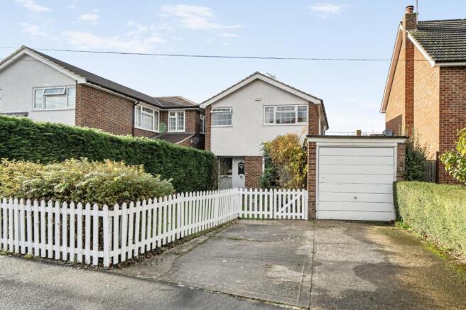 3 bed property, in Woodside Avenue, £595,000