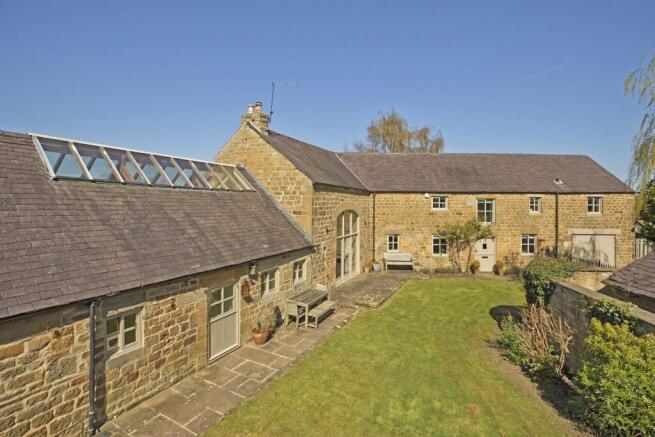 5 bed property, in Fairfield Barn, £895,000