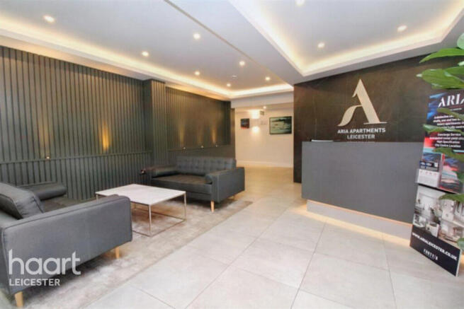 2 bed property, in Chatham Street, £200,000