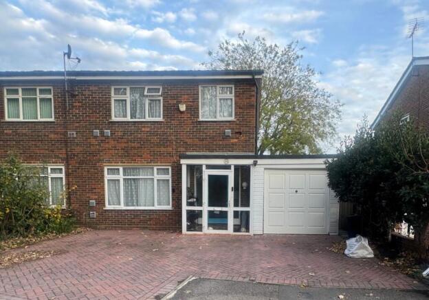 3 bed property, in 39 Summerhouse Lane, £325,000