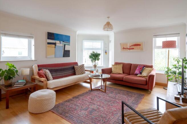2 bed property, in Stone Meadow, £500,000