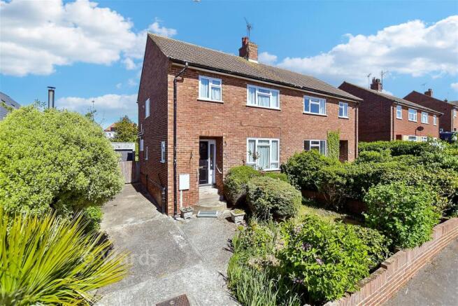 3 bed property, in Downs Avenue, £400,000