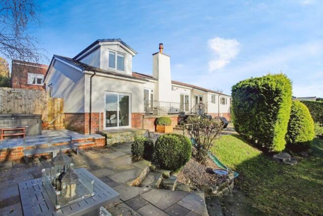 5 bed property, in Trajan Walk, £575,000