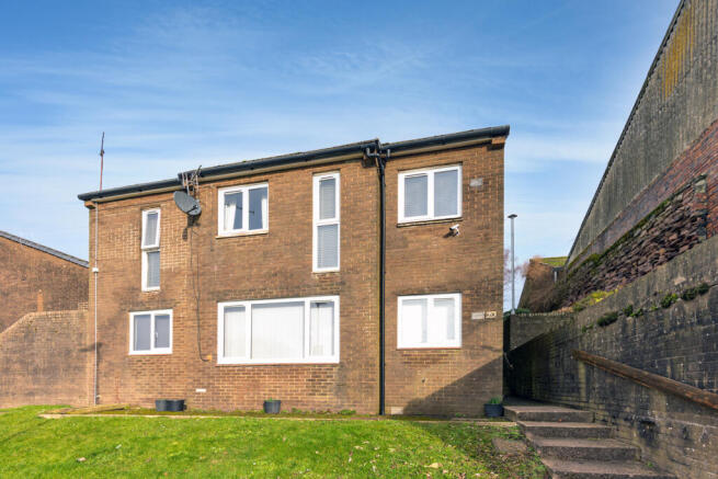 1 bed property, in St. James Court, £60,000