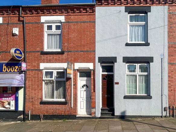 2 bed property, in Hartopp Road, £230,000
