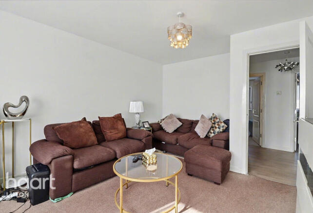 2 bed property, in Digby Close, £200,000