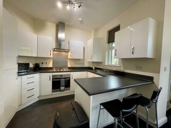 2 bed property, in Cawdor Crescent, £160,000