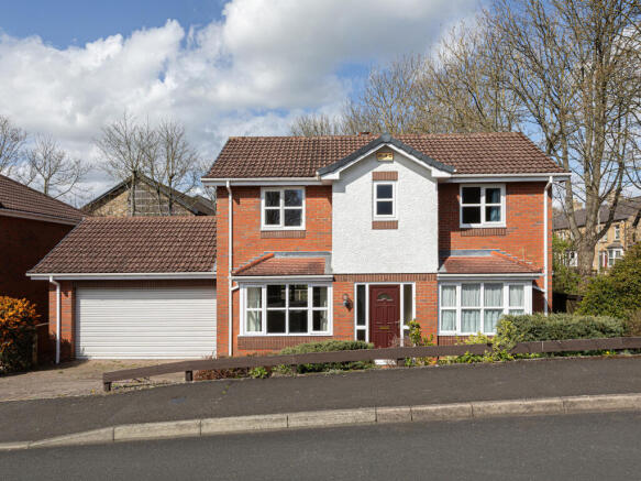 4 bed property, in Woodlands, £340,000