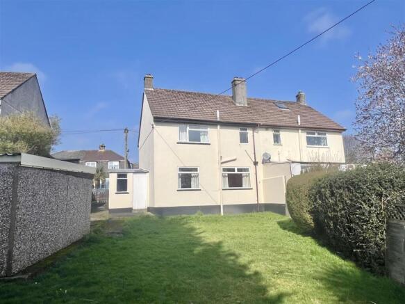 3 bed property, in Poltair Avenue, £200,000