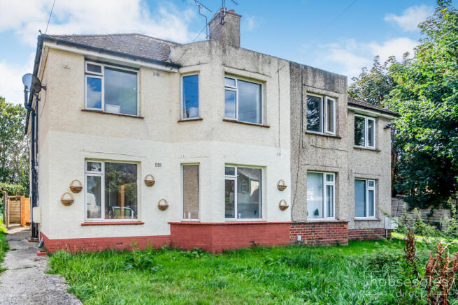 2 bed property, in Highfield Gardens, £140,000