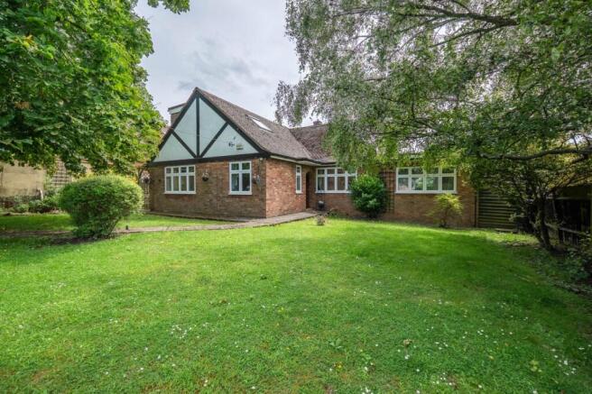 4 bed property, in Buckingham Road, £625,000