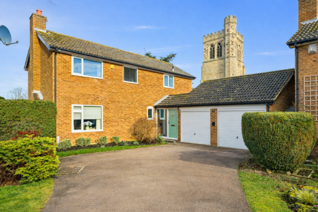 4 bed property, in Elmers Park, £620,000