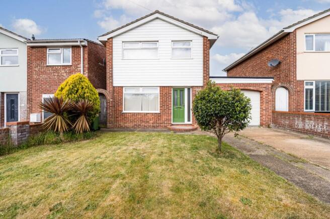 3 bed property, in Cambrian Crescent, £260,000