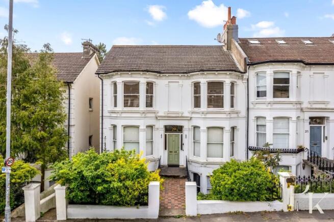2 bed property, in Beaconsfield Villas, £425,000