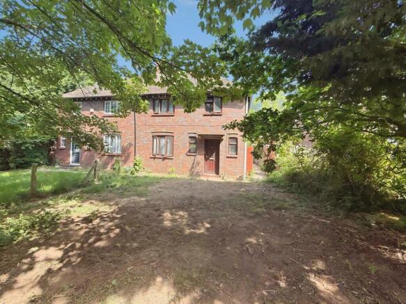 3 bed property, in Cobham Road, £120,000