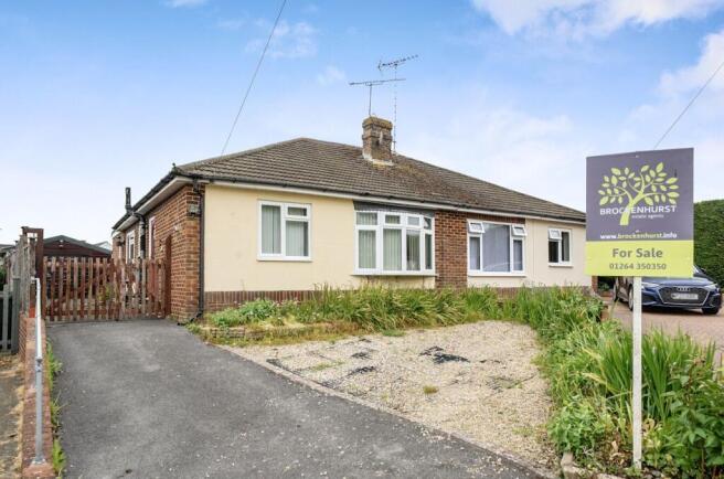2 bed property, in Byron Close, £330,000