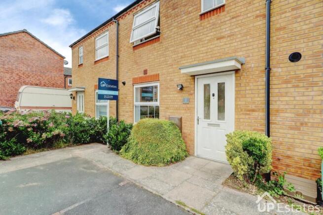 2 bed property, in Silver Birch Avenue, £260,000