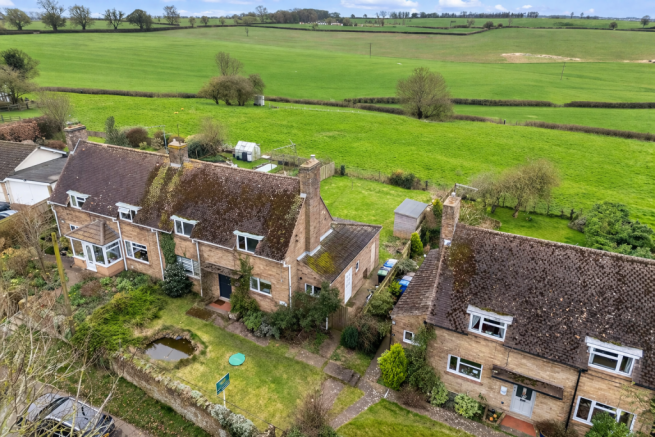 3 bed property, in High Street, £400,000