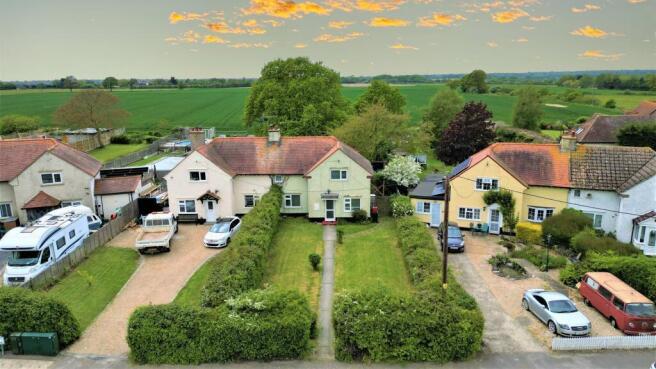3 bed property, in The Crescent, £350,000