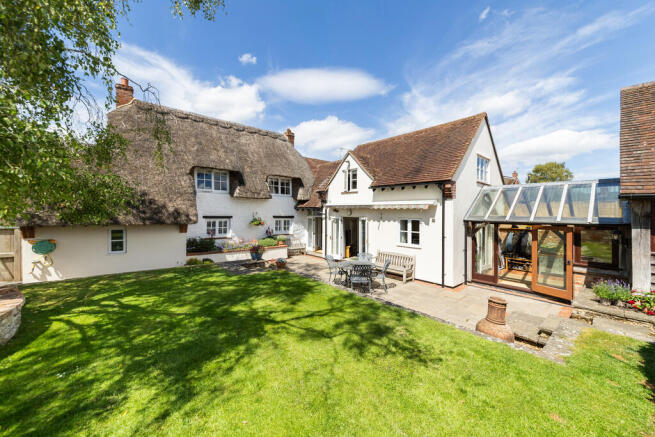 4 bed property, in Hinton Waldrist, £795,000