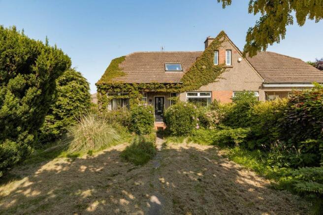 4 bed property, in 41 Drum Brae North, £365,000