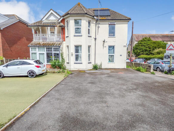 13 bed property, in 68 Southbourne Road, £700,000