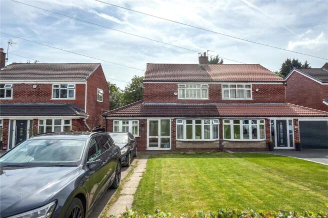4 bed property, in Warwick Road, £375,000