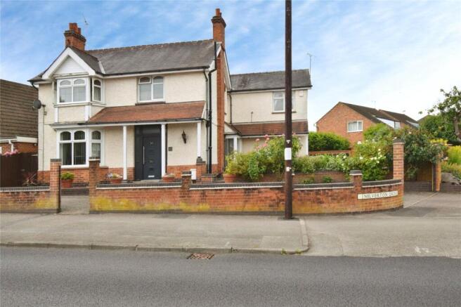 5 bed property, in Leicester Road, £600,000