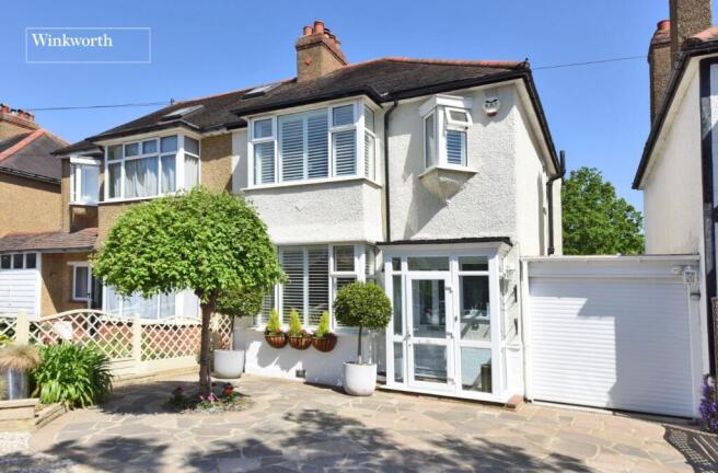 3 bed property, in Glyn Road, £685,000