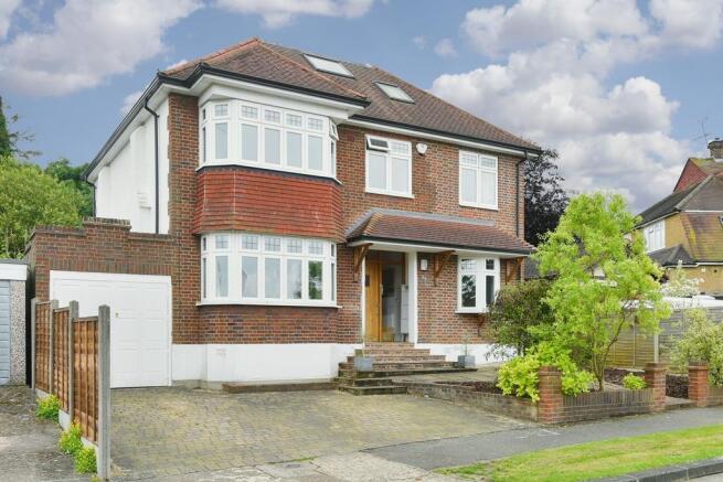 5 bed property, in Downs Way, £1,075,000
