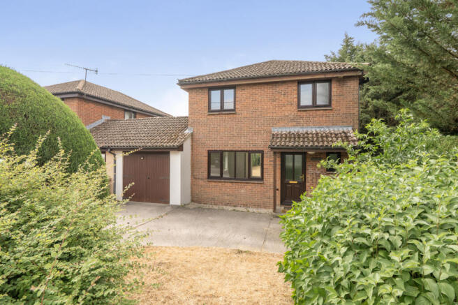 3 bed property, in Netheravon, £400,000