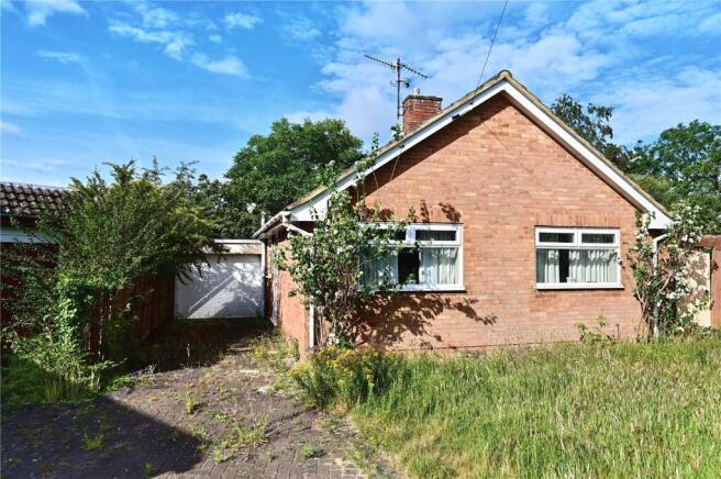 2 bed property, in Canterbury Road, £400,000