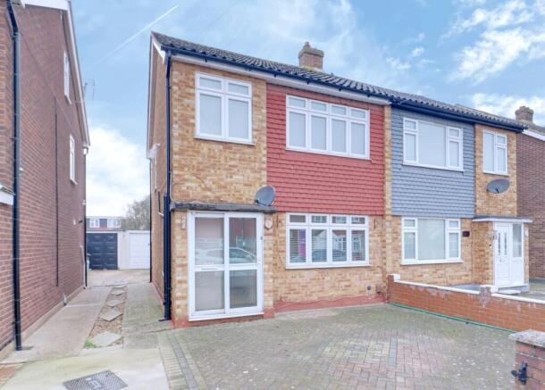 3 bed property, in Stoke Road, £425,000