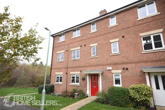 2 bed property, in Green Road, £180,000