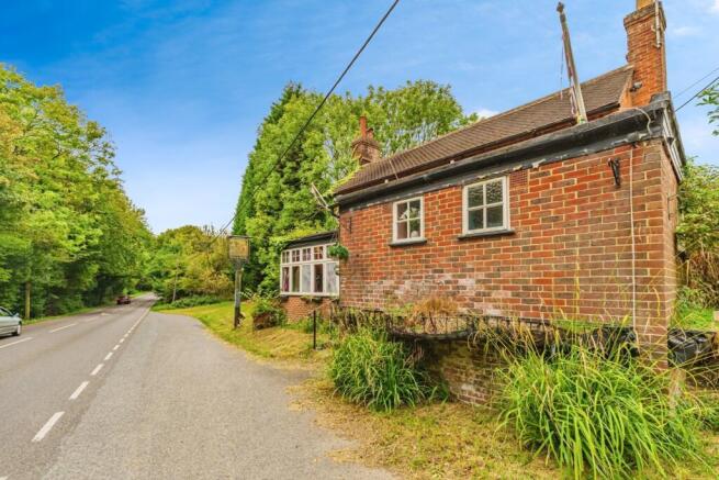 3 bed property, in Dorking Road, £500,000