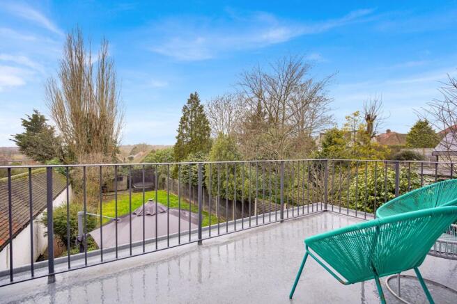 4 bed property, in Eversley Park Road, £1,100,000
