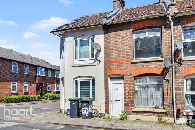 2 bed property, in Russell Street, £230,000